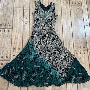 Sleeveless Paisley Sequined Dress